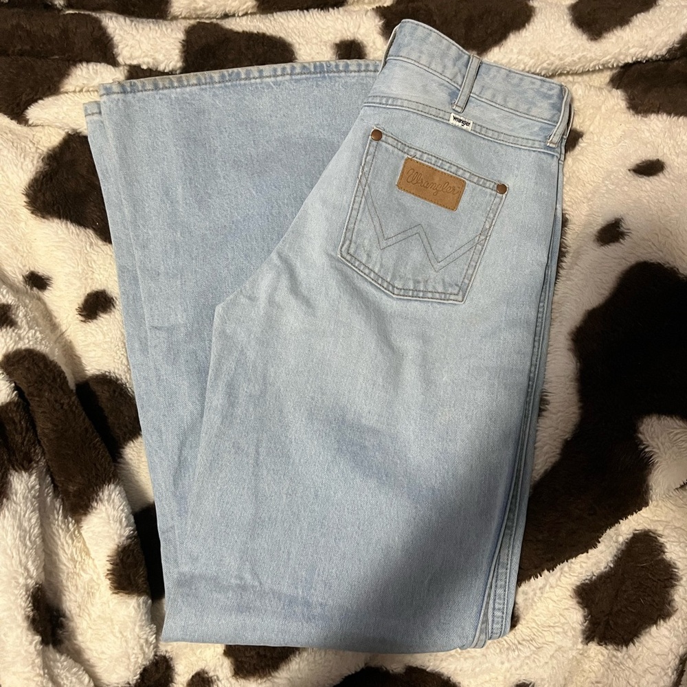 Wrangler Bonnie Loose Flare Jeans in Light Blue